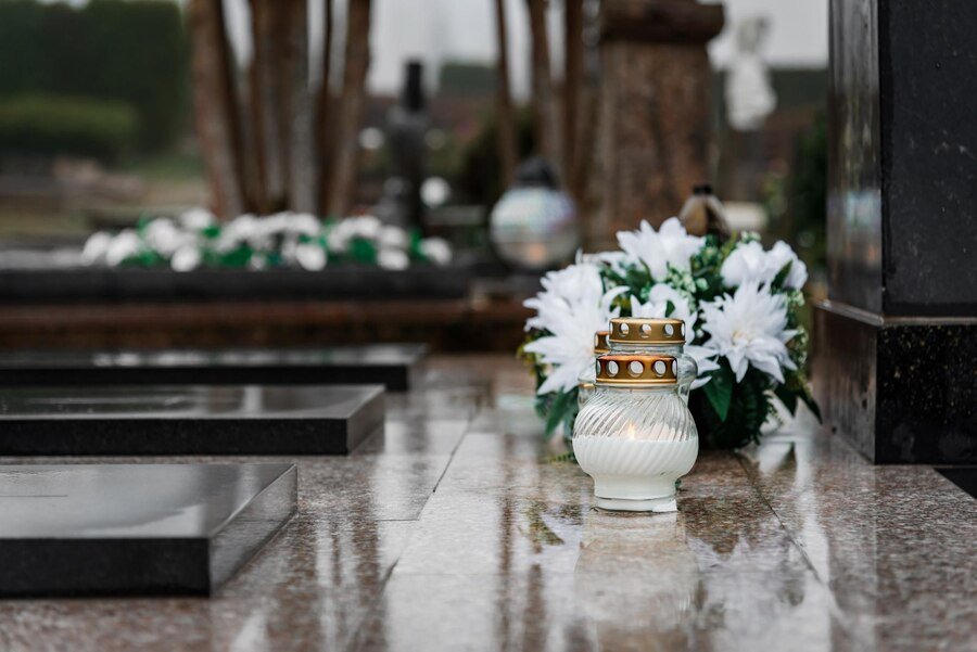 burning-candle-flowers-gravecandle burning-candle-flowers-gravecandle